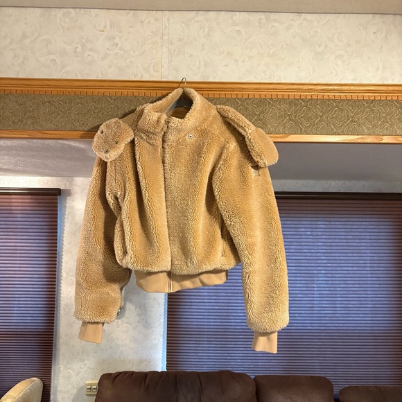 ALO Yoga Jackets & Blazers - ALO Yoga Tan Sherpa Jacket